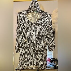Beach Candie Black & White Geometric Hooded Tunic Top - Size Large - EUC!